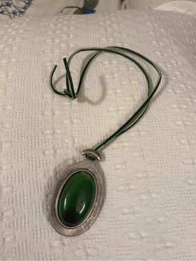 Green Oval Stone Pendant Necklace - Women Jewelry